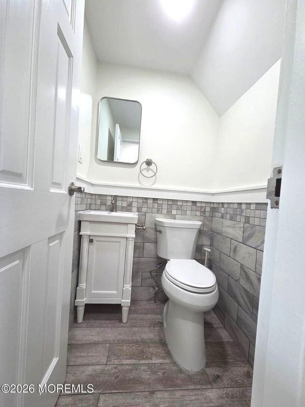 92 Village Green Way - Photo 3 of 5