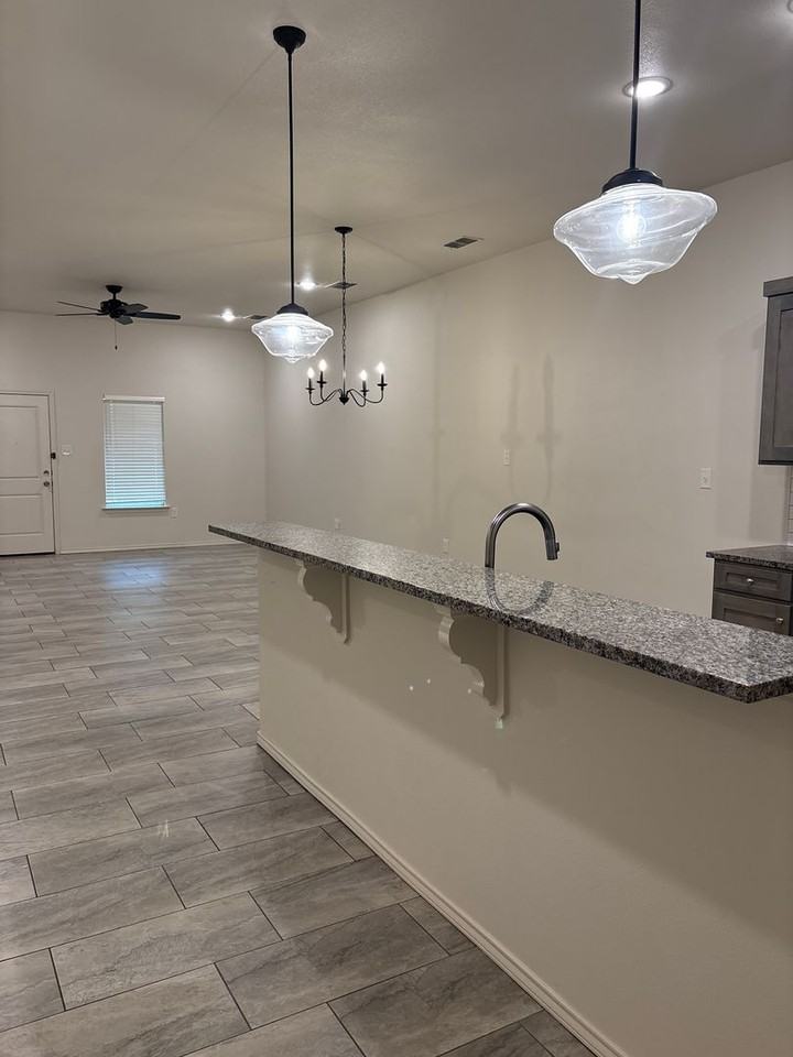 5524 Kemper St - Photo 3 of 12