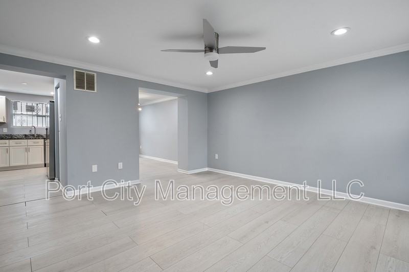 1507 Retreat St - Photo 3 of 22