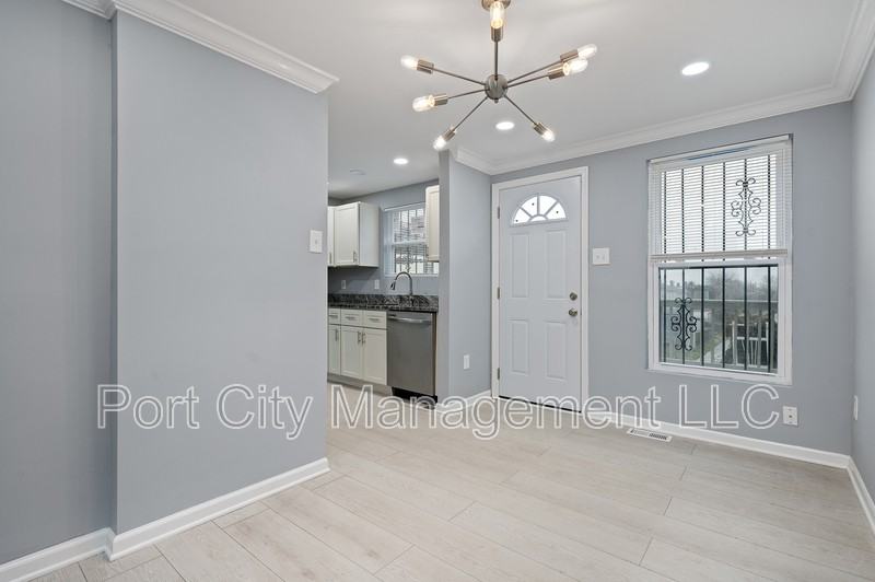 1507 Retreat St - Photo 4 of 22