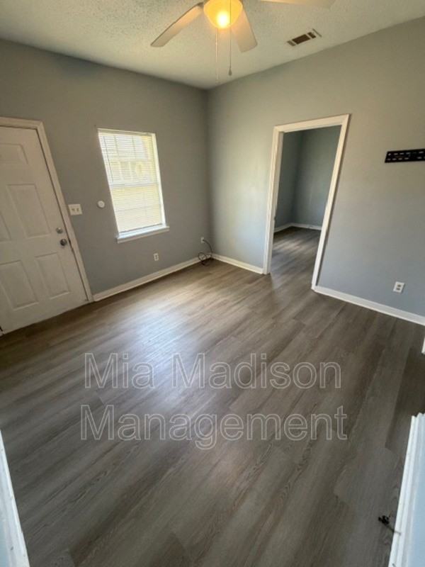 1419 Richards St - Photo 3 of 10