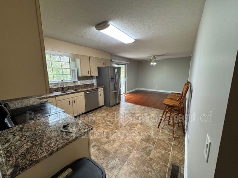 1300 Highcrest Dr - Photo 4 of 14