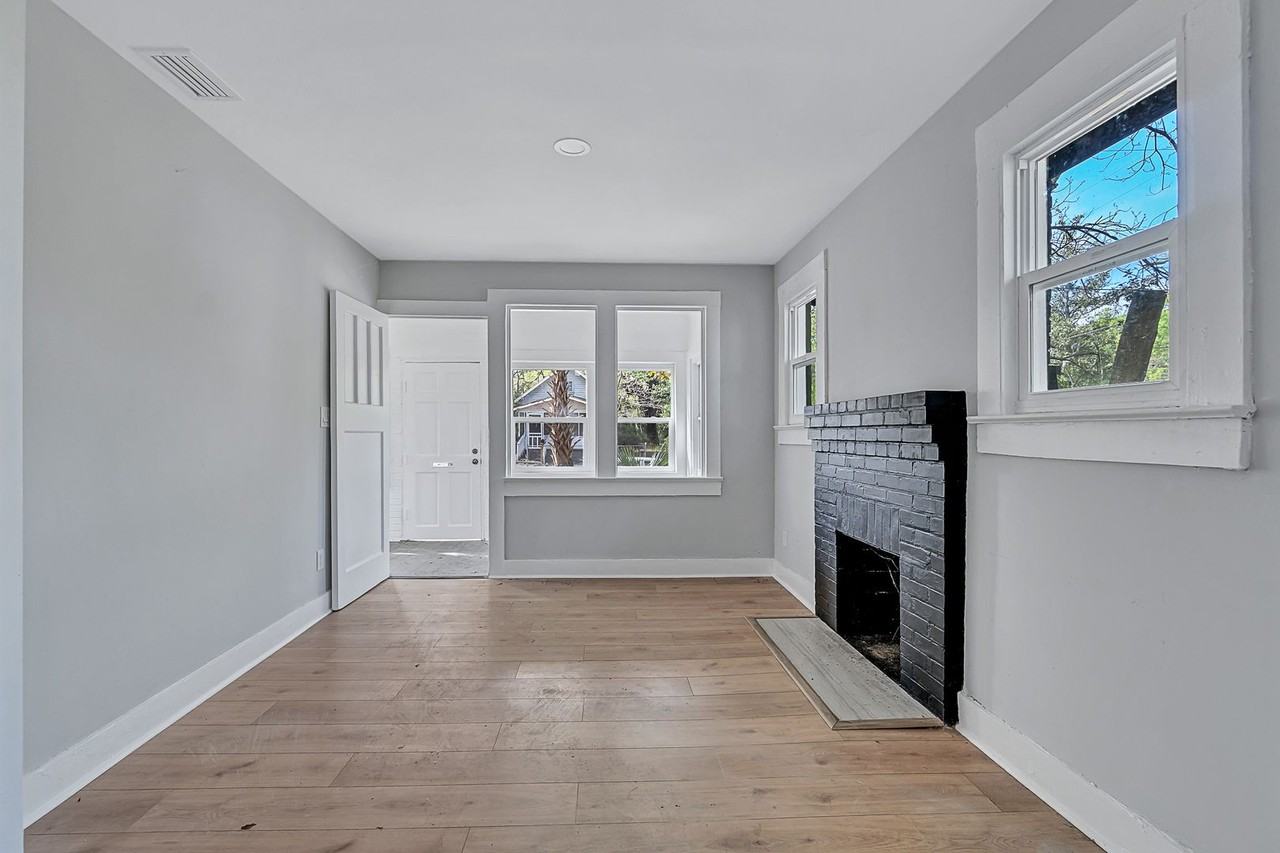 1863 W 29th St - Photo 5 of 19