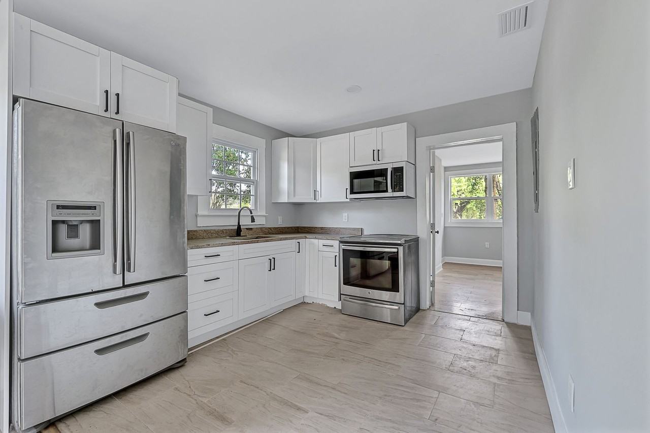 1863 W 29th St - Photo 7 of 19