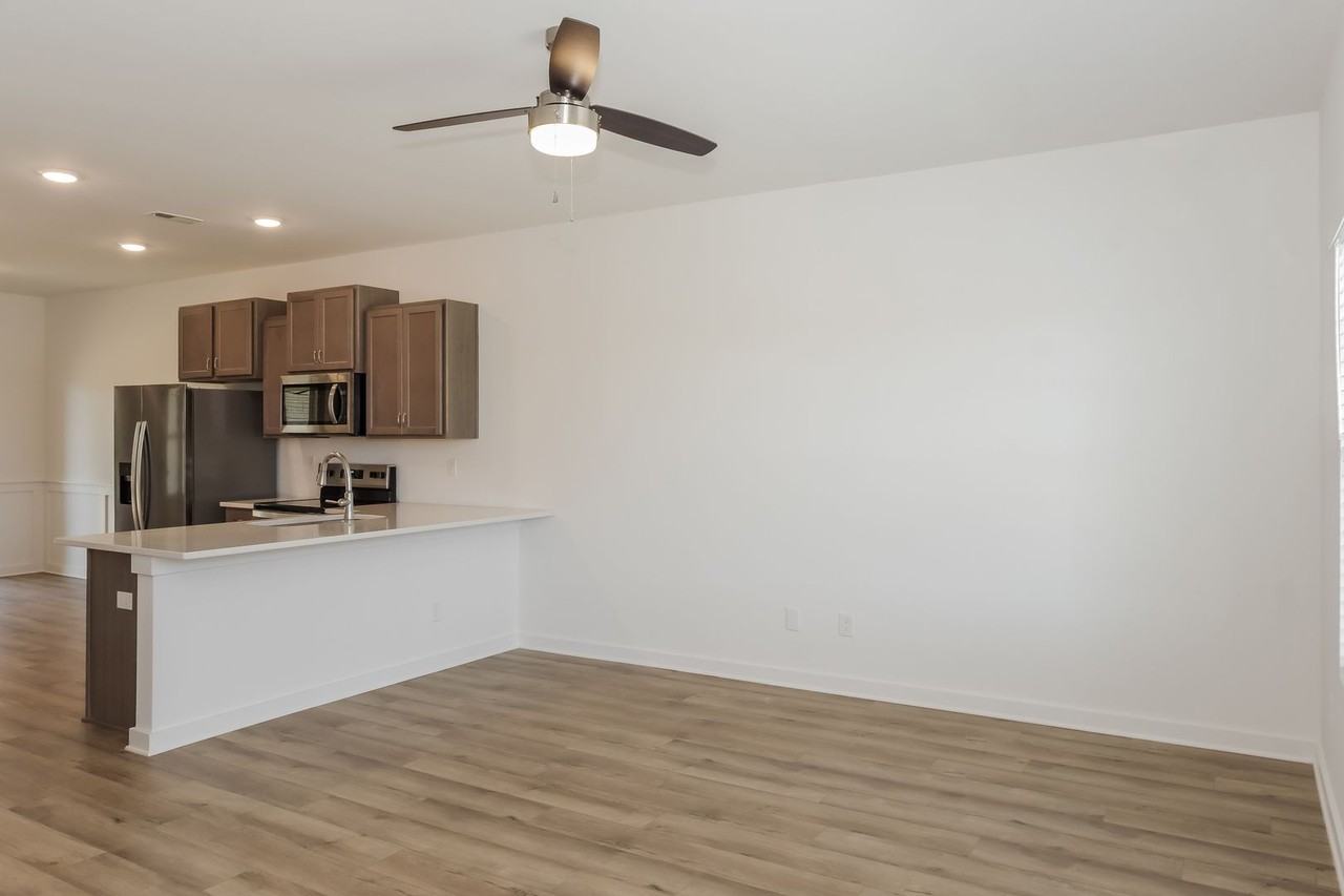 12073 Wendy Dr - Photo 4 of 18