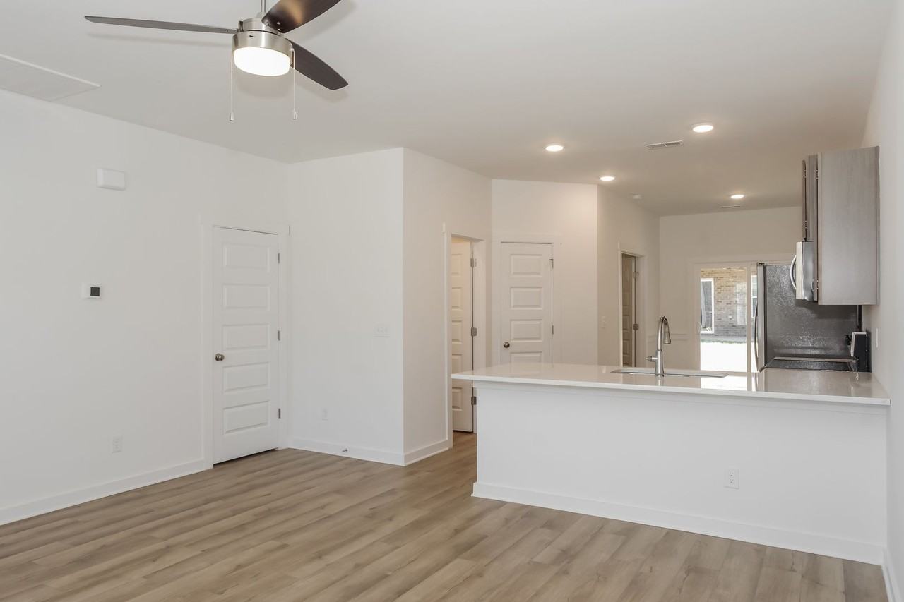 12073 Wendy Dr - Photo 5 of 18