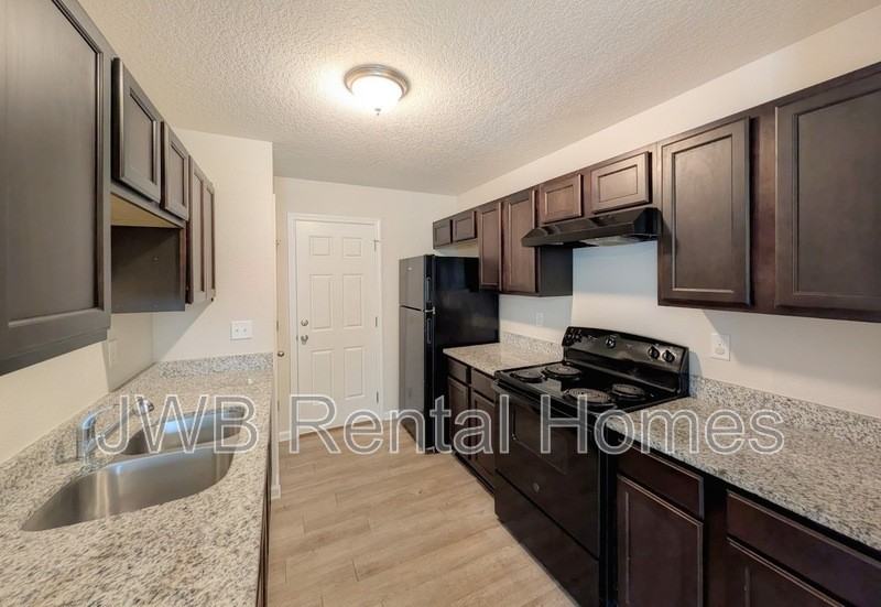 2022 Saint Clair St - Photo 4 of 19