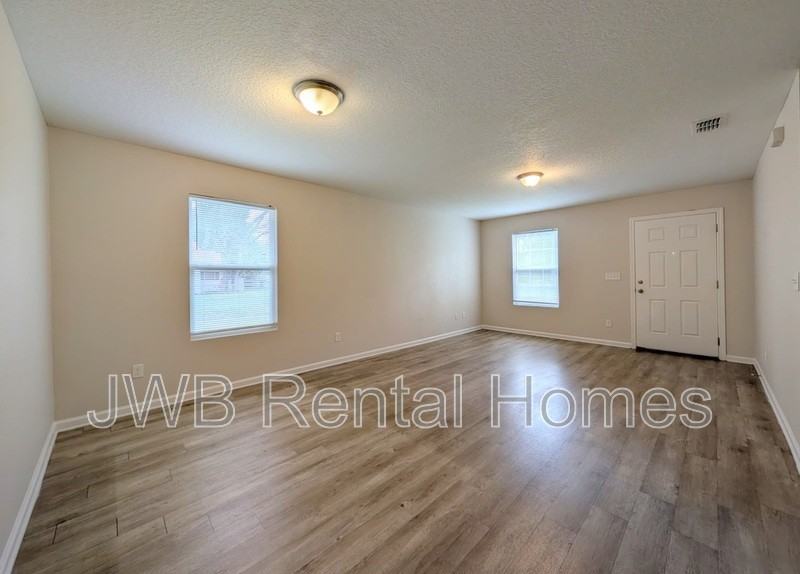 2022 Saint Clair St - Photo 6 of 19