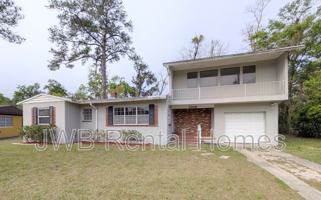 featured image of 7818 Caxton Cir W