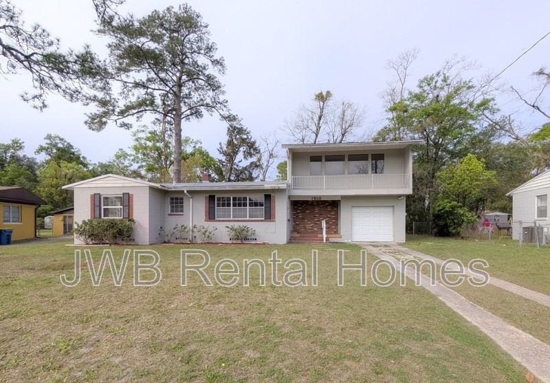 7818 Caxton Cir W - Photo 2 of 19