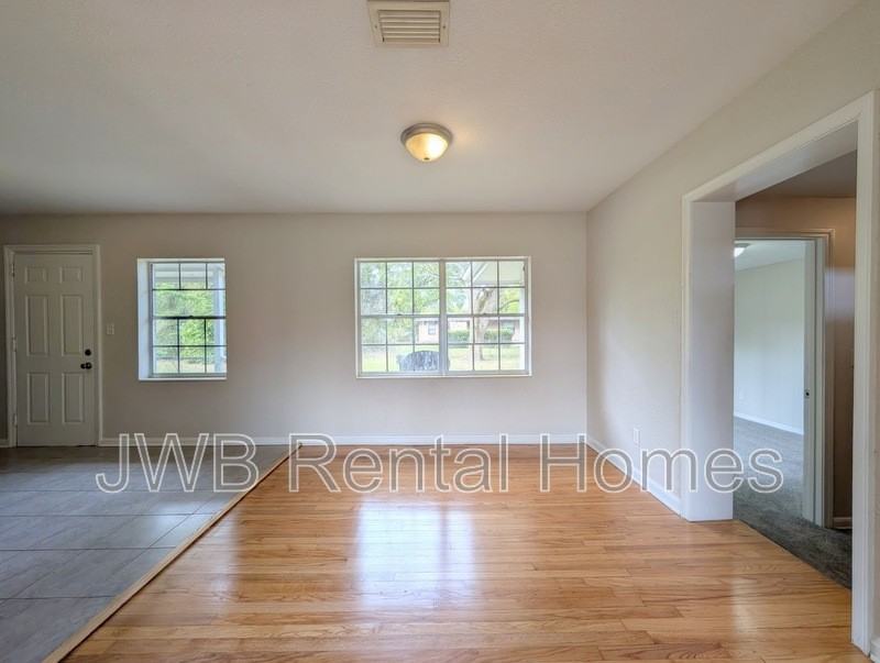 7818 Caxton Cir W - Photo 6 of 19