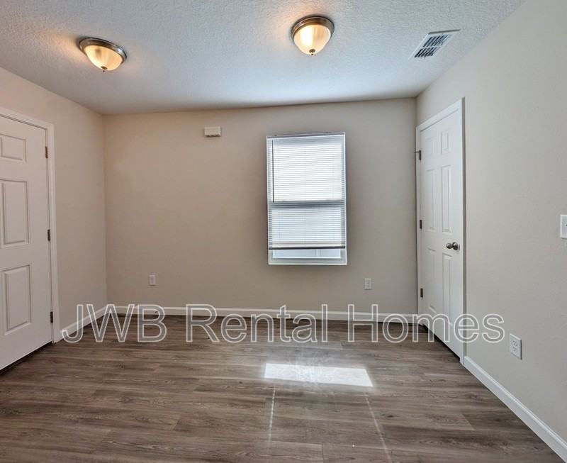 1454 Francis St - Photo 5 of 14