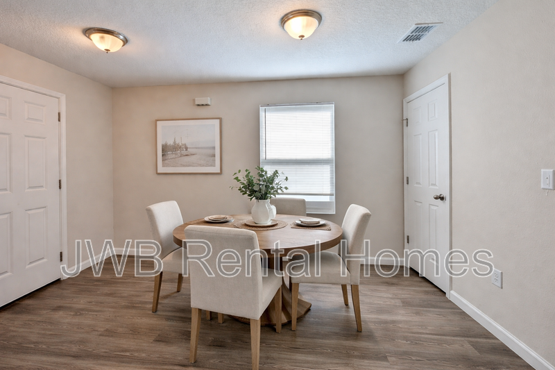 1454 Francis St - Photo 6 of 14