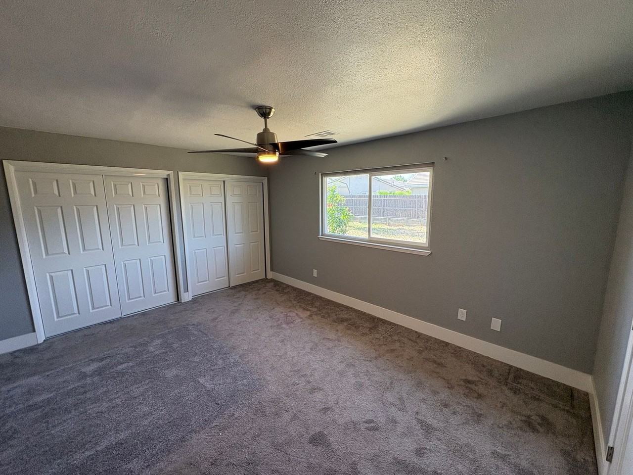 609 S Acacia Dr - Photo 2 of 34