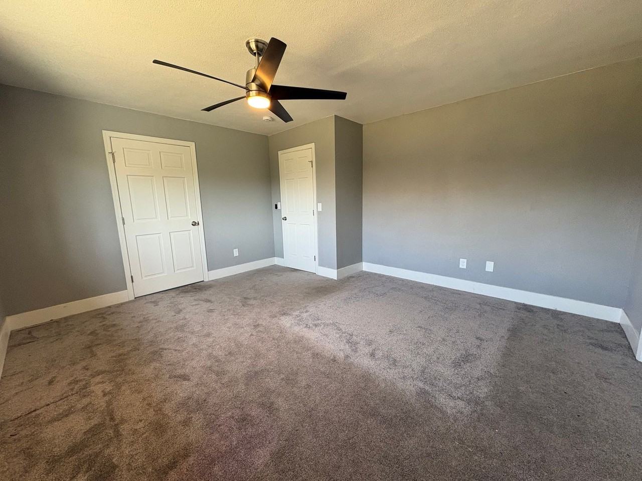 609 S Acacia Dr - Photo 3 of 34