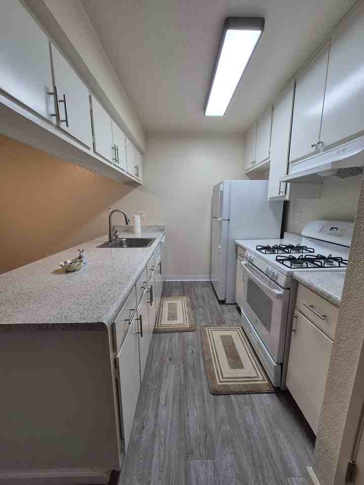 Foxworth Apartments - Photo 3 of 28