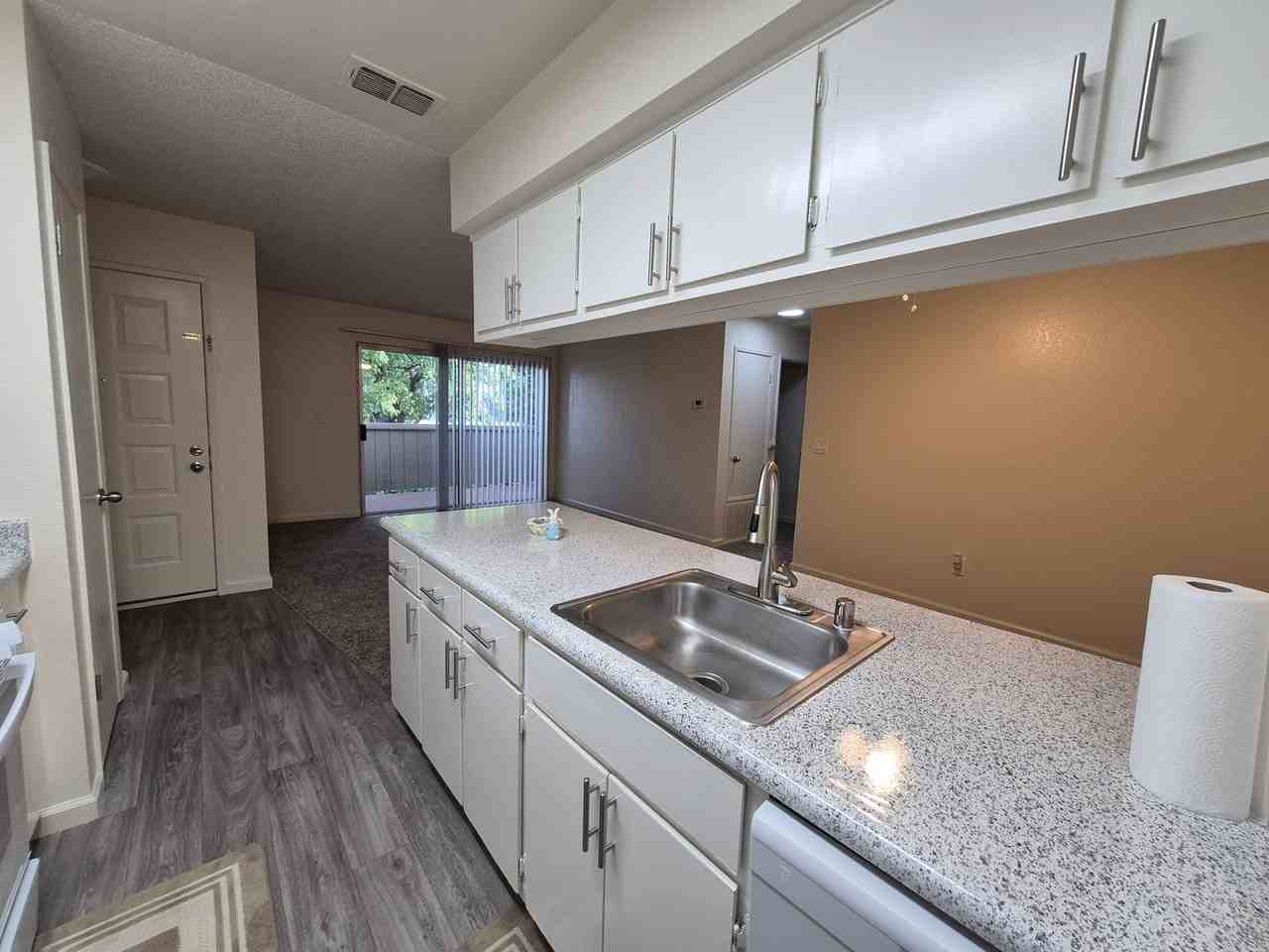 Foxworth Apartments - Photo 4 of 28