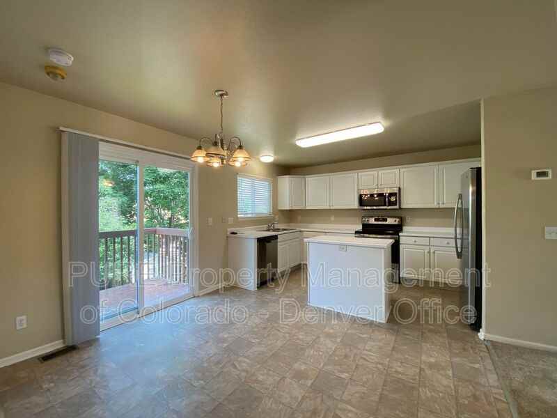 2573 Cove Creek Ct - Photo 6 of 23