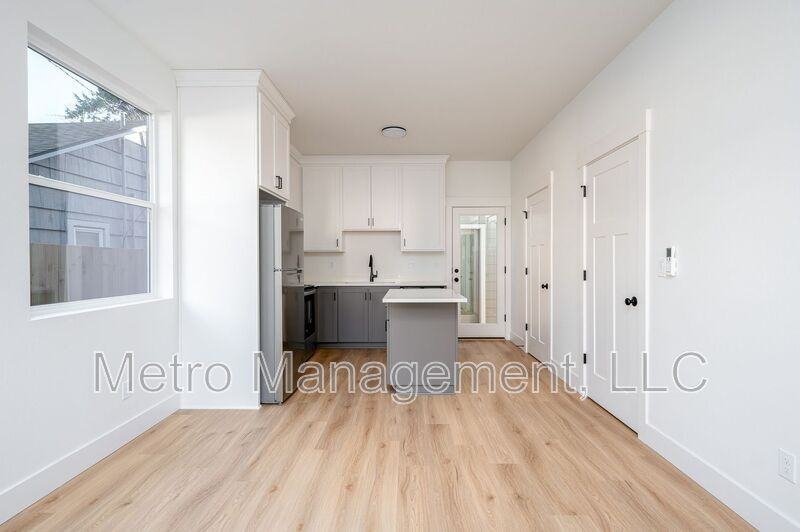 12094 Se Market St - Photo 3 of 22