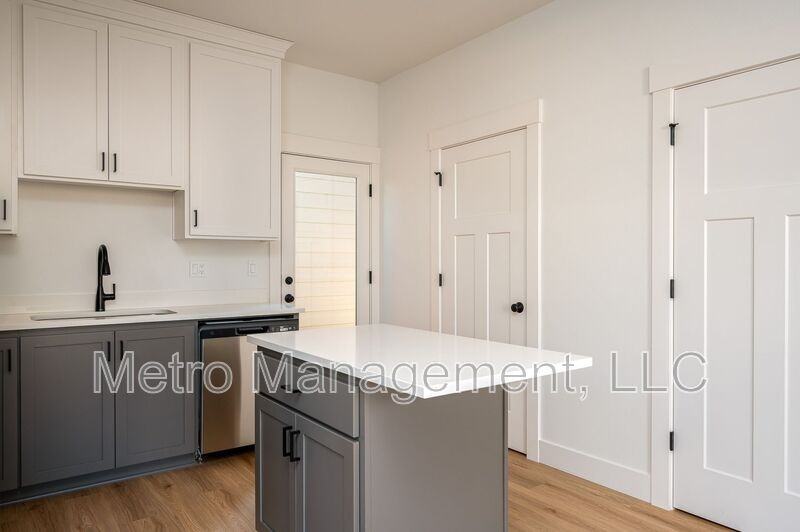 12094 Se Market St - Photo 7 of 22