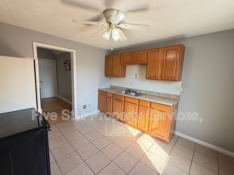 100 1/2 N State St - Photo 6 of 9