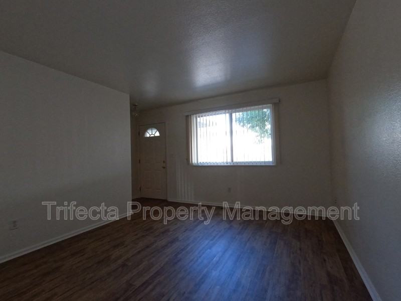 2121 35th Ave - Photo 2 of 16