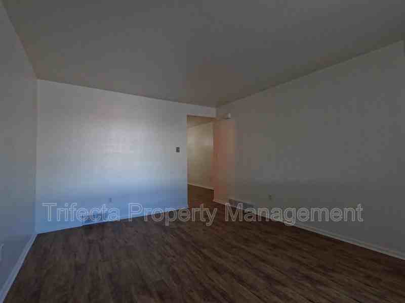 2121 35th Ave - Photo 3 of 16