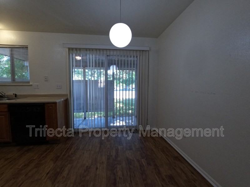 2121 35th Ave - Photo 4 of 16