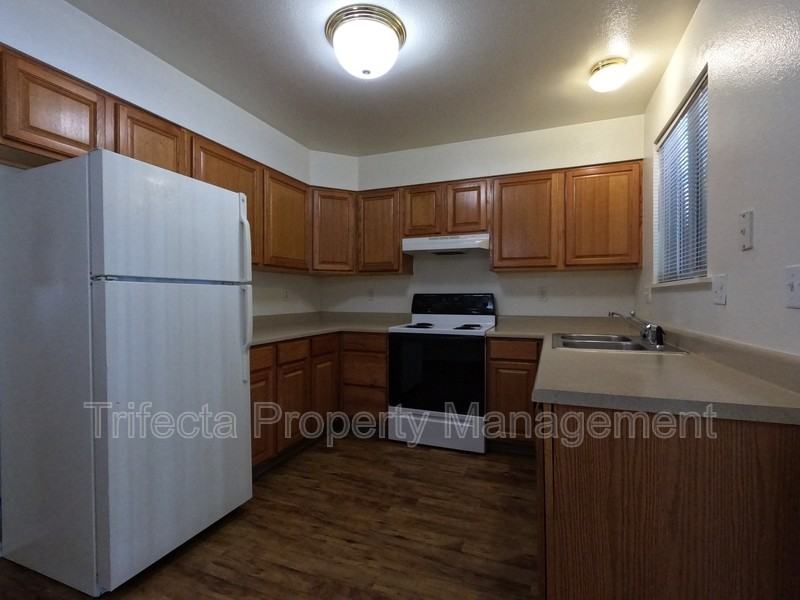 2121 35th Ave - Photo 5 of 16