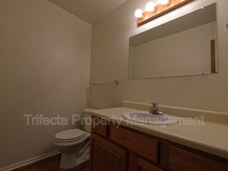 2121 35th Ave - Photo 7 of 16