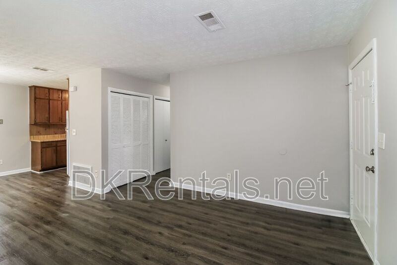 307 Hamilton Glenn - Photo 3 of 15