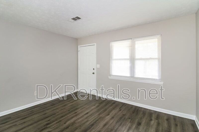 307 Hamilton Glenn - Photo 4 of 15