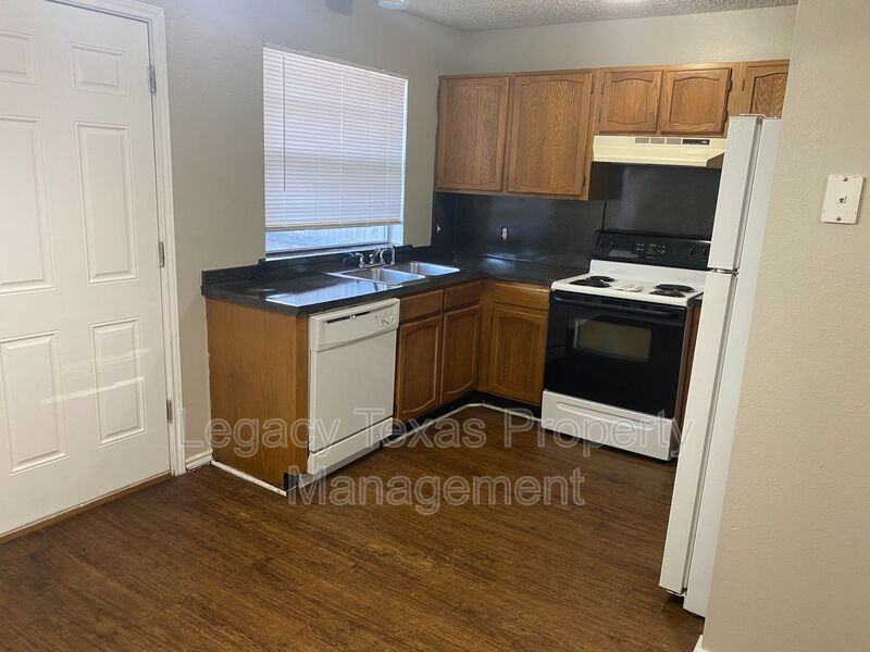 1608 Sun Valley Dr Apt C - Photo 5 of 18