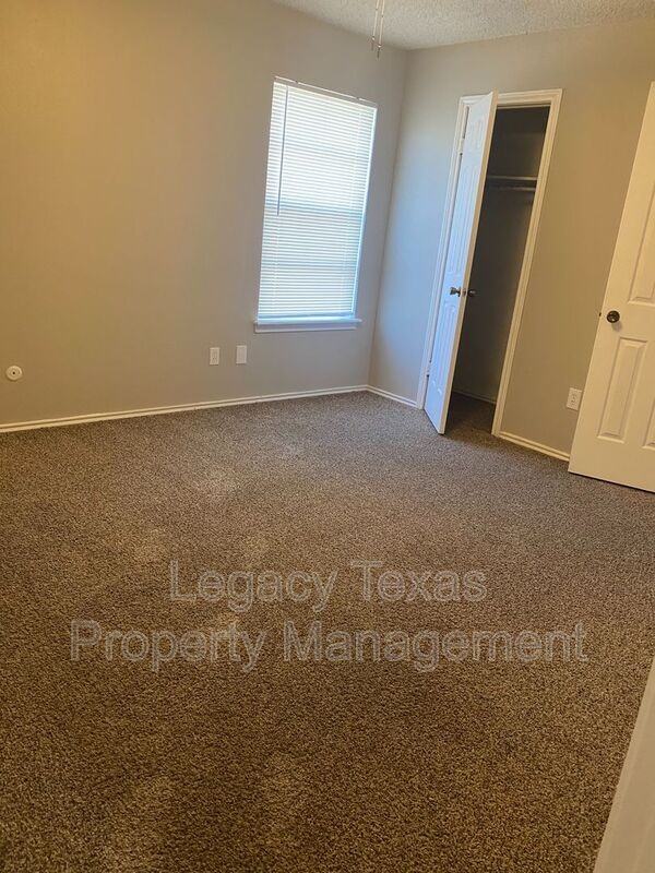 1608 Sun Valley Dr Apt C - Photo 7 of 18