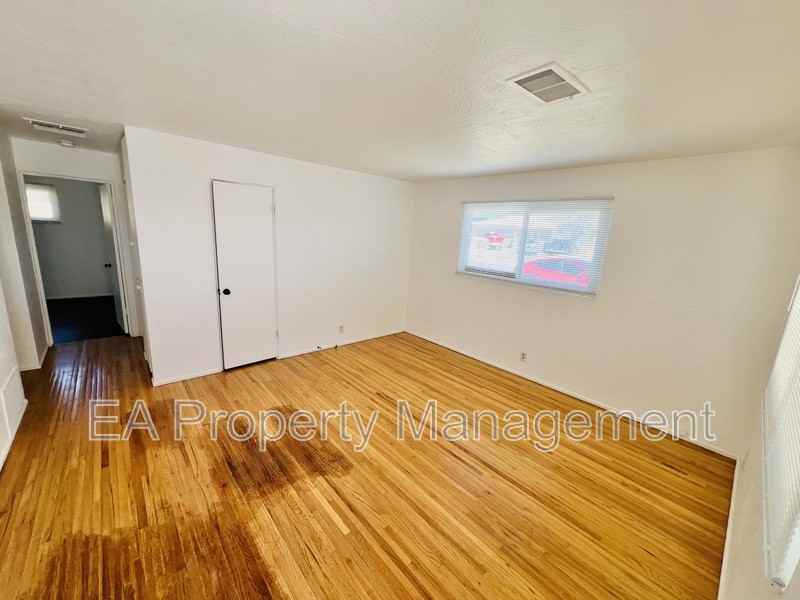 1129 Georgia St Se #1 - Photo 2 of 11