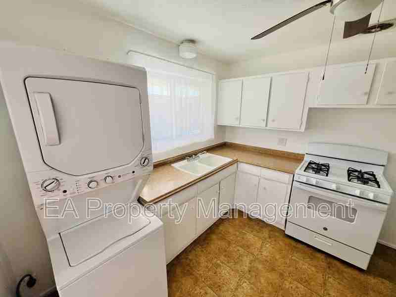 1129 Georgia St Se #1 - Photo 3 of 11