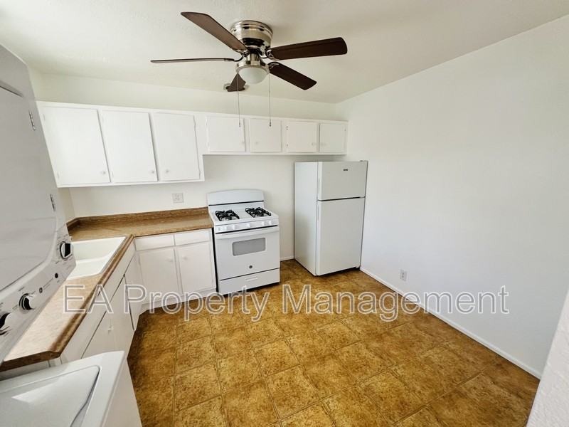 1129 Georgia St Se #1 - Photo 4 of 11