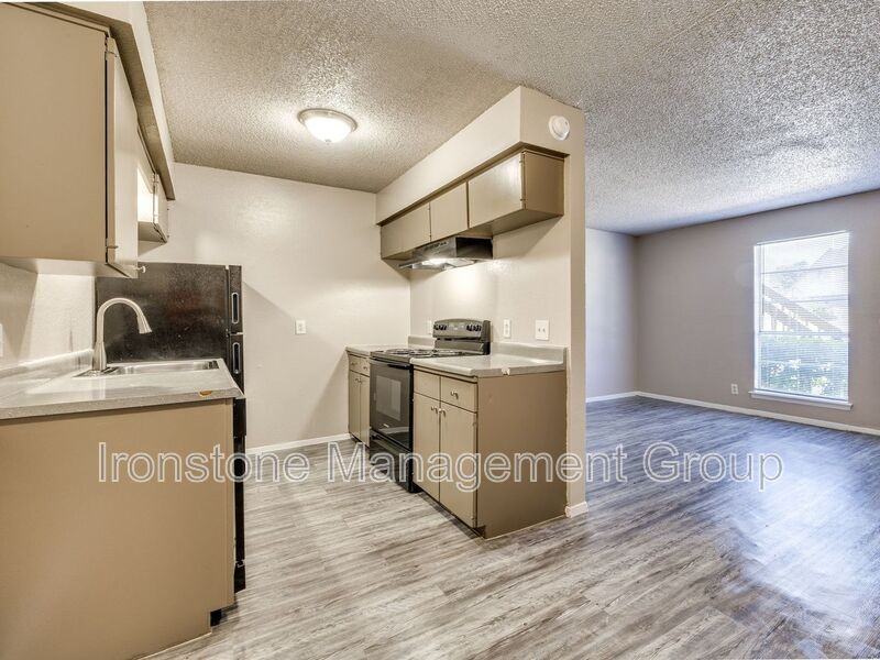 4651 S Darlington Ave #2L - Photo 3 of 16