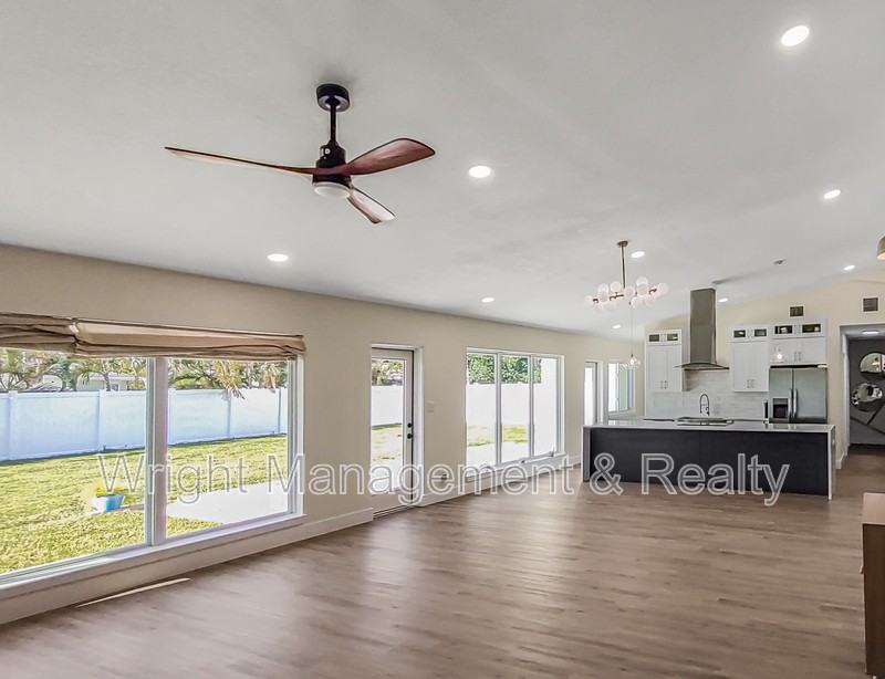 2713 Renatta Dr - Photo 4 of 18