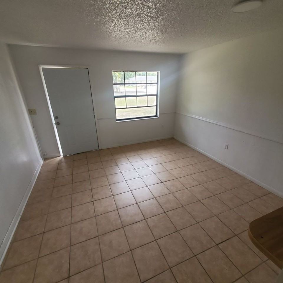 1504 Peavy Ct - Photo 2 of 7