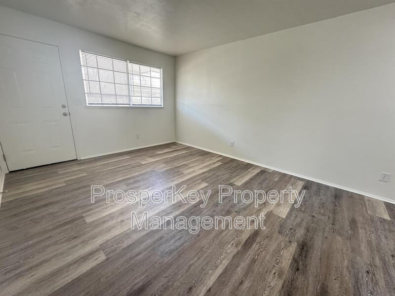 4704 Estonia St - Photo 2 of 17