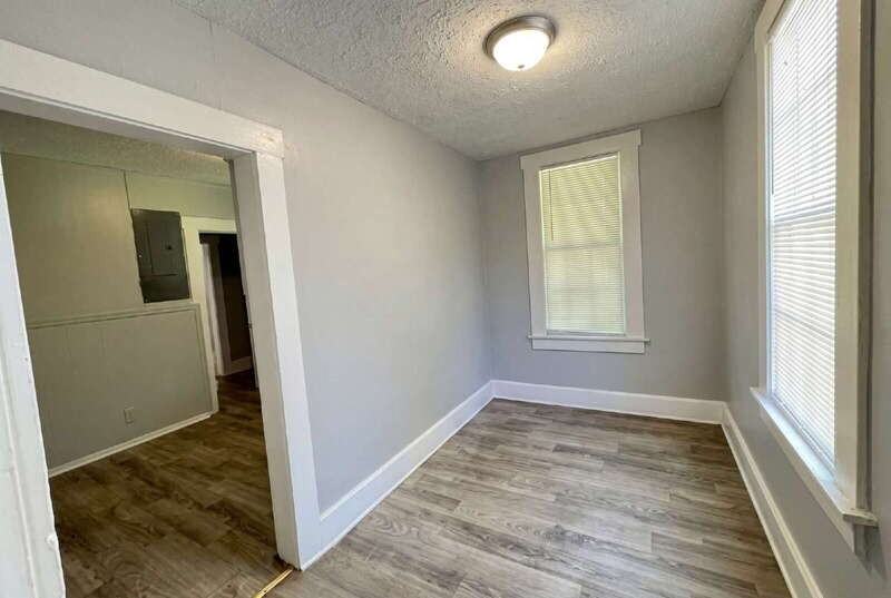 1111 Henry Ave - Photo 3 of 13