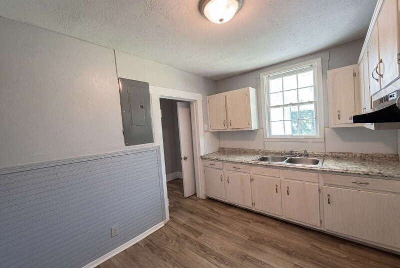 1111 Henry Ave - Photo 5 of 13