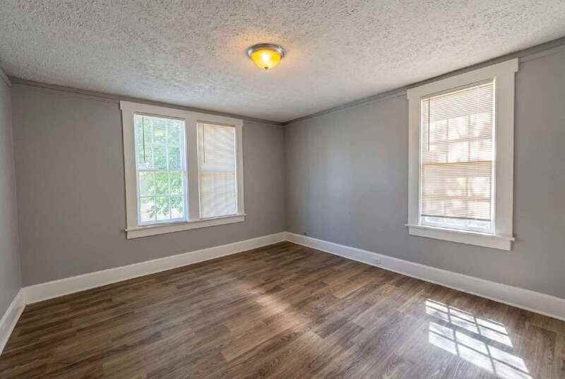 1111 Henry Ave - Photo 6 of 13