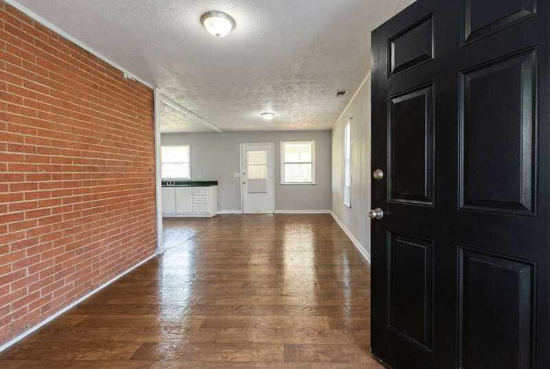 1917 Watkins Dr - Photo 4 of 18