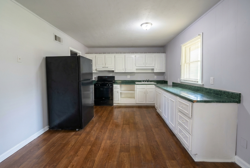 1917 Watkins Dr - Photo 5 of 18