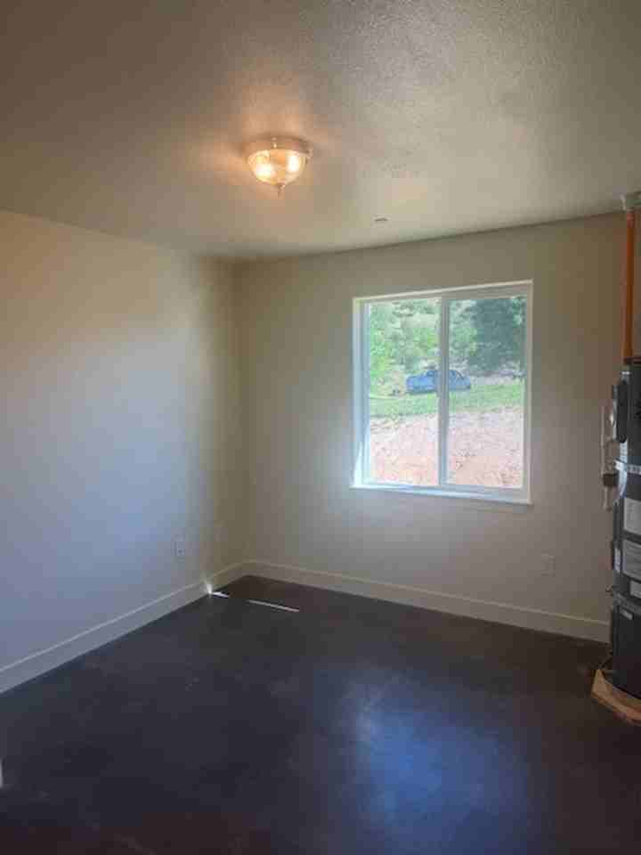 Swasey Dr - Photo 7 of 35