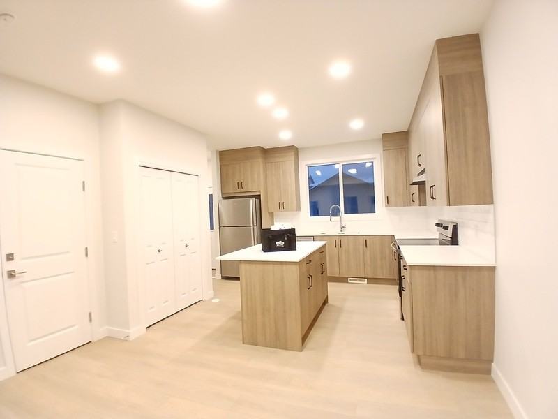 3347 169 St Sw - Photo 7 of 37