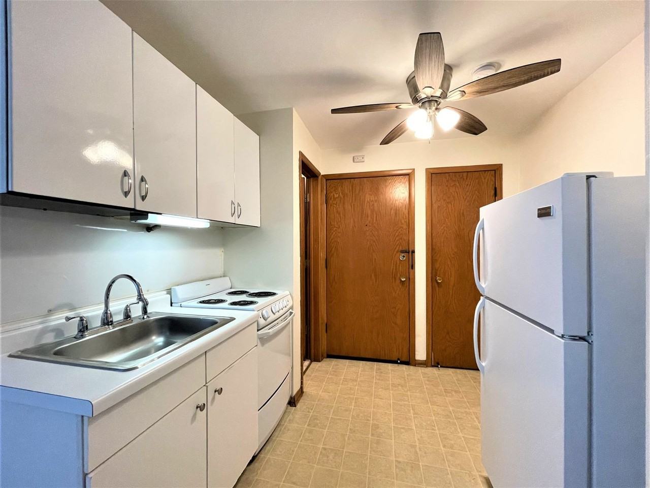 2714 W 43rd St Apartments - Photo 3 of 11