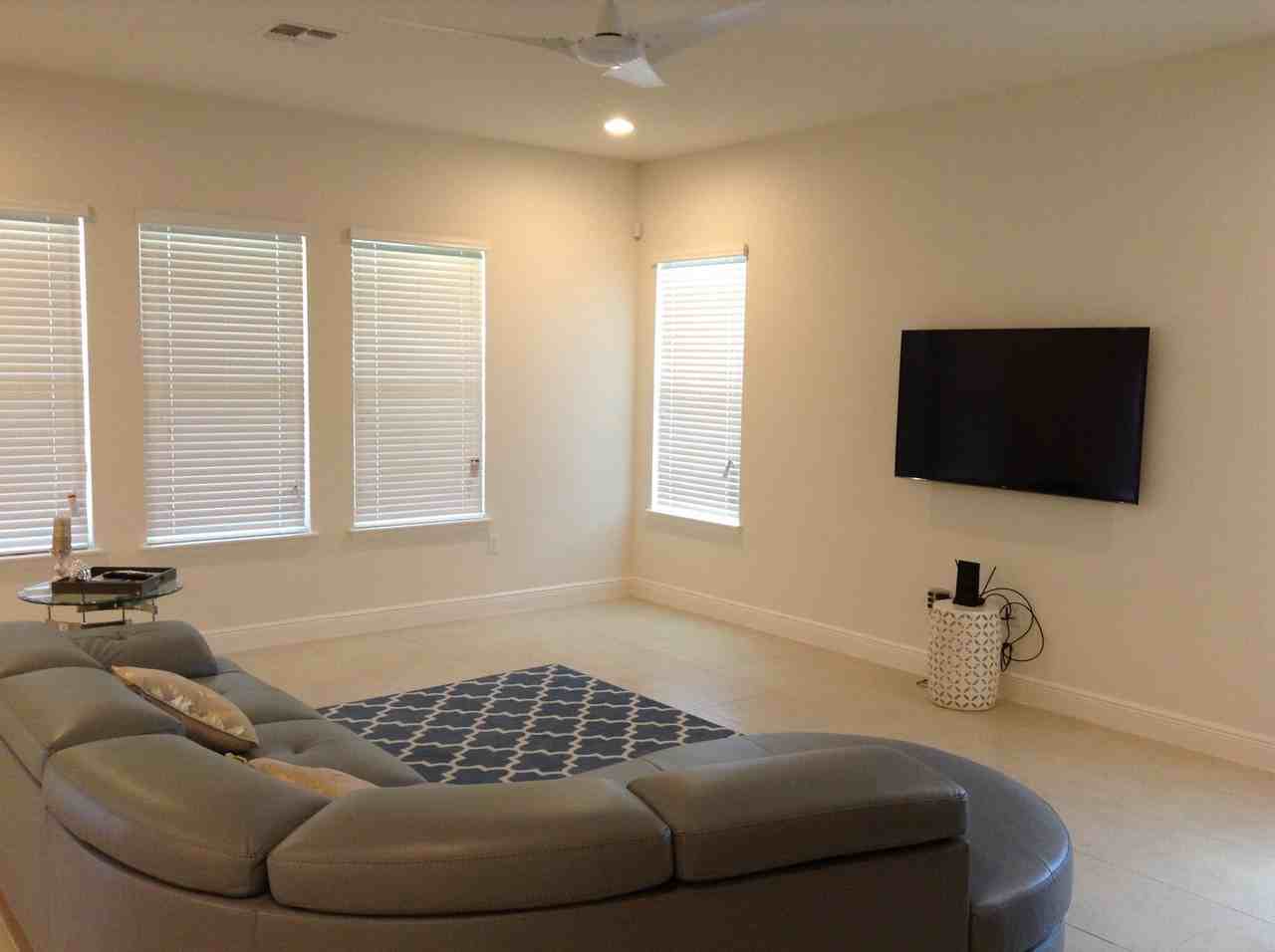 9240 Woodcrane Dr - Photo 4 of 15